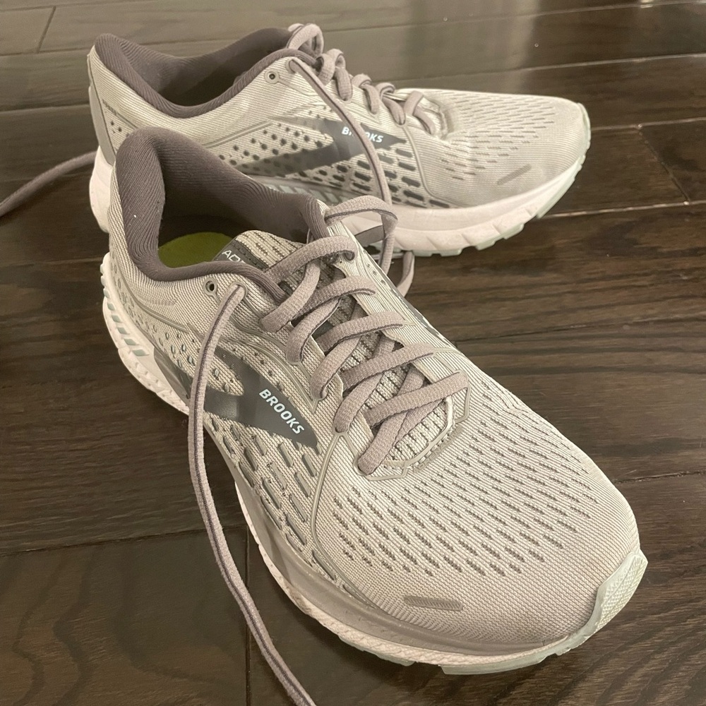 Brooks Adrenaline GTS 21 Running Shoes Sneakers Womens Size 6 Medium B Gray Gym